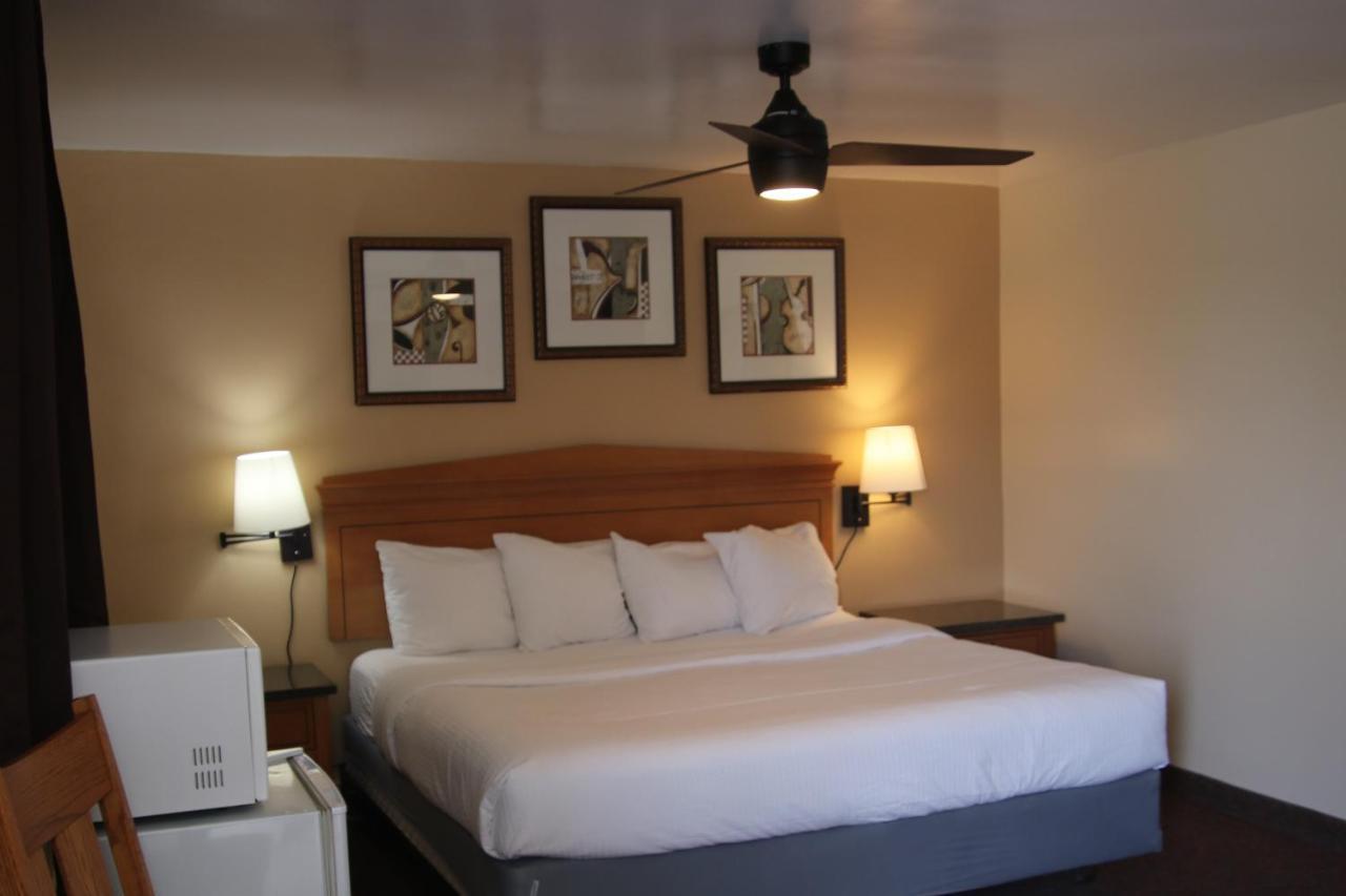Townhouse Motel Lusk Екстериор снимка