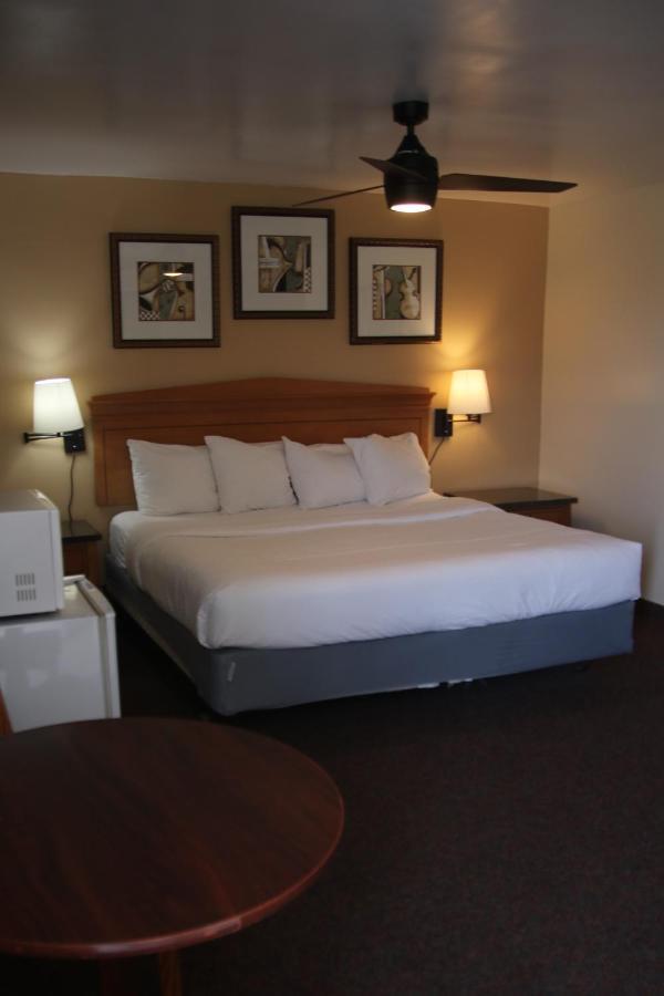 Townhouse Motel Lusk Екстериор снимка