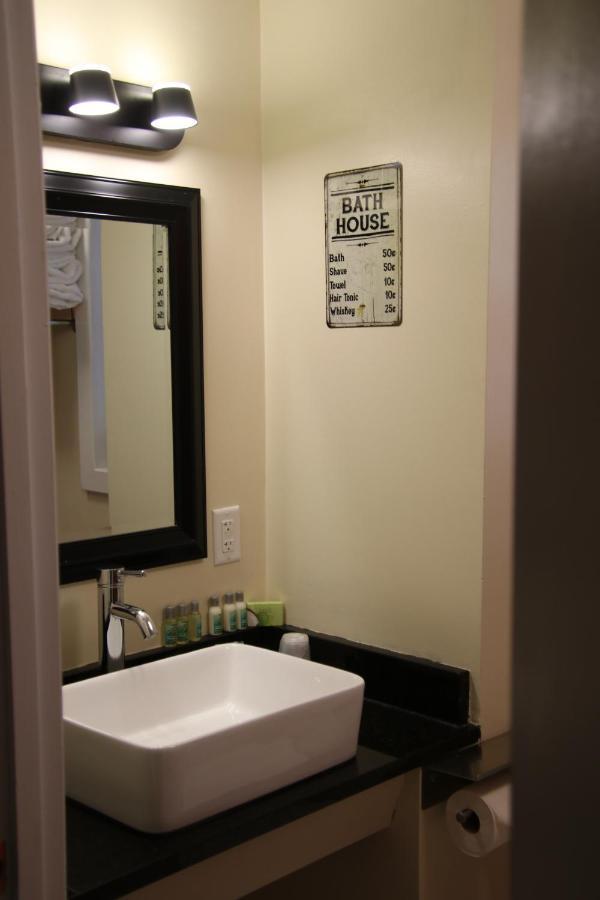 Townhouse Motel Lusk Екстериор снимка