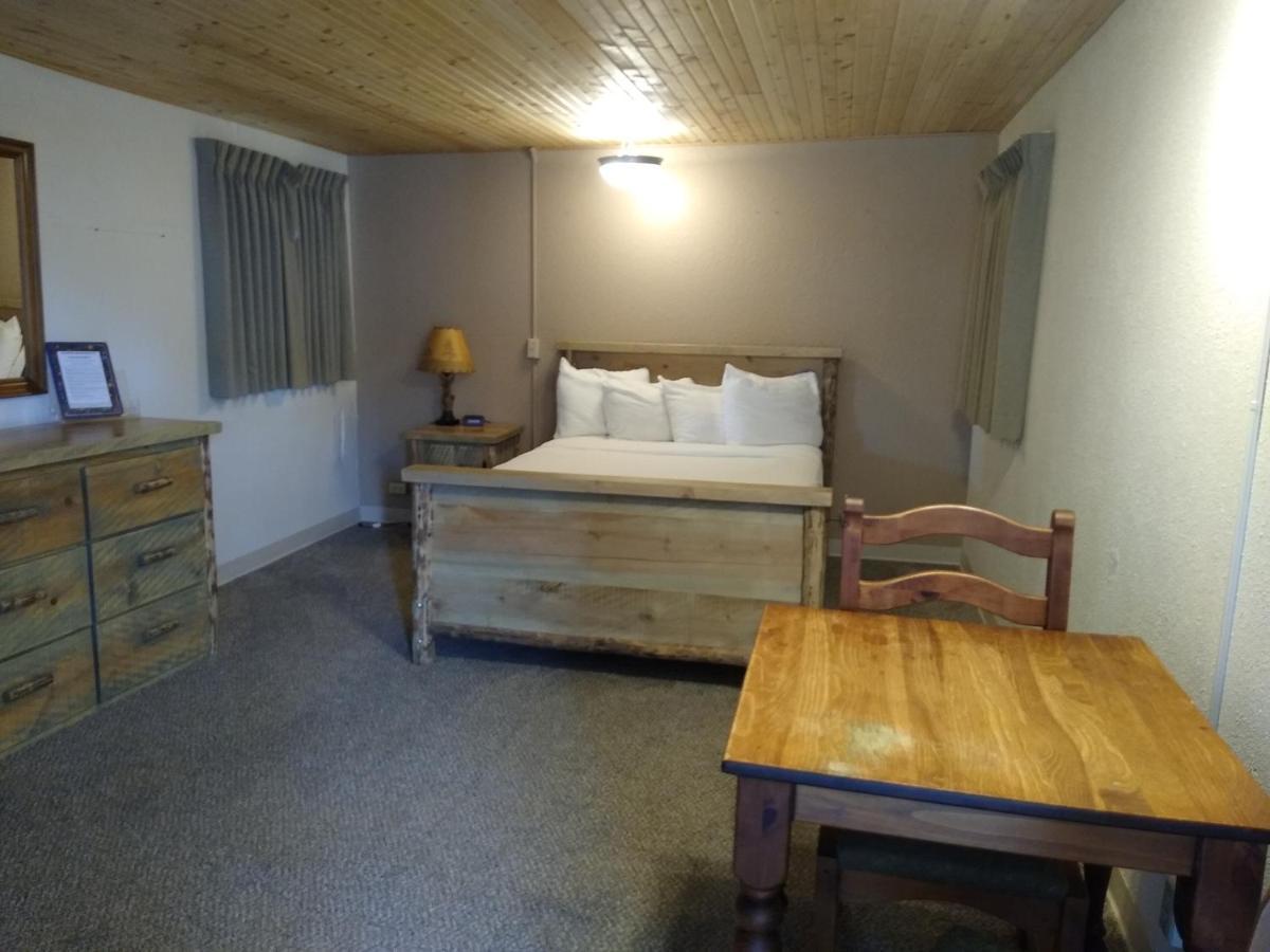 Townhouse Motel Lusk Екстериор снимка