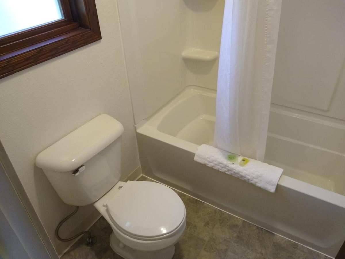 Townhouse Motel Lusk Екстериор снимка