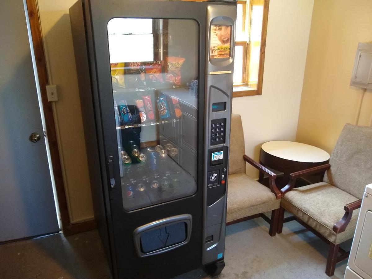 Townhouse Motel Lusk Екстериор снимка