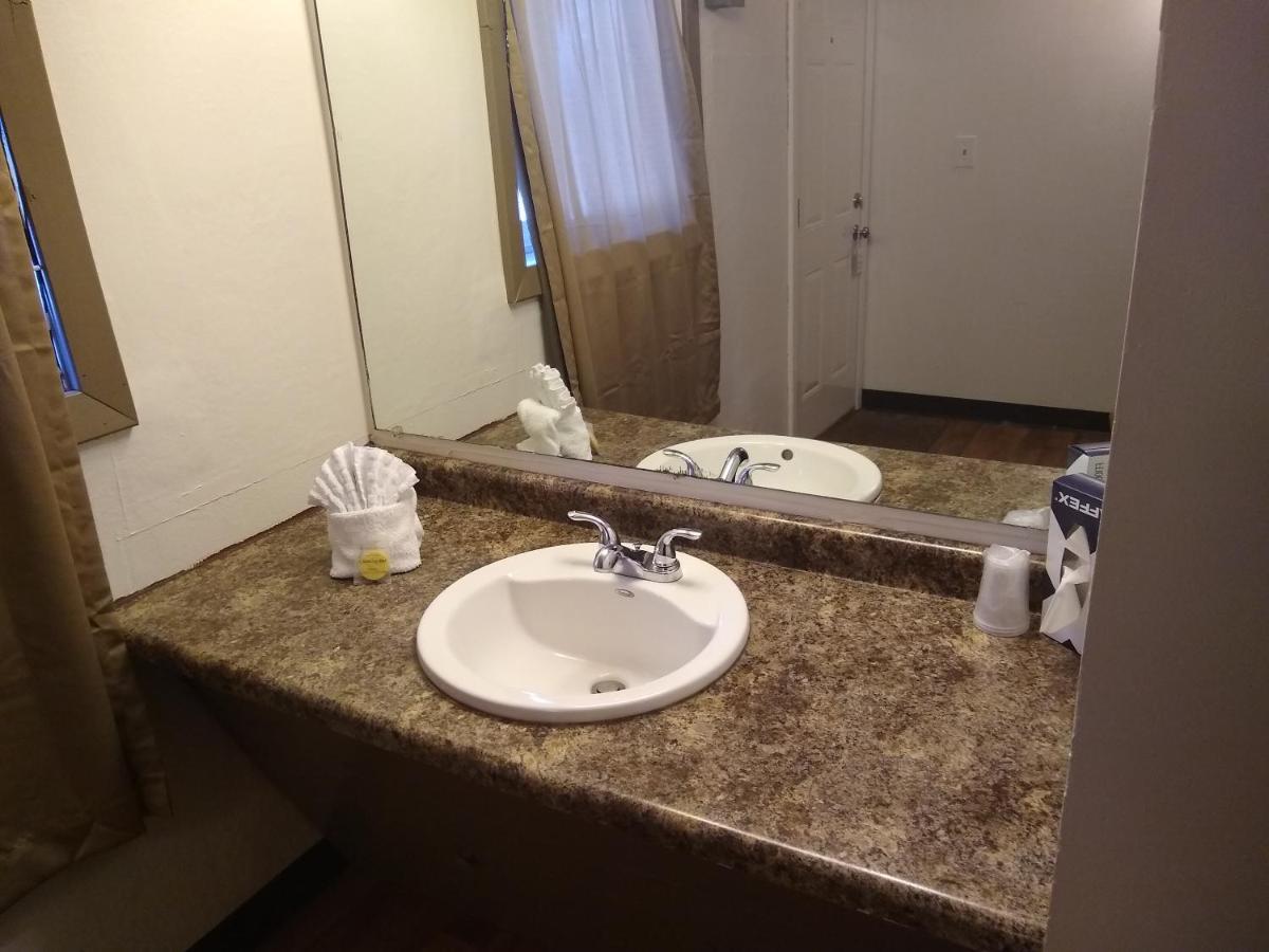 Townhouse Motel Lusk Екстериор снимка